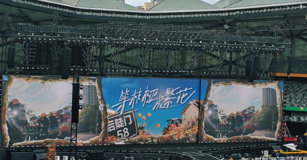 ECSTUN SW2000 Moving Head Strobe: Ignite the Stage. Electrify the Crowd.